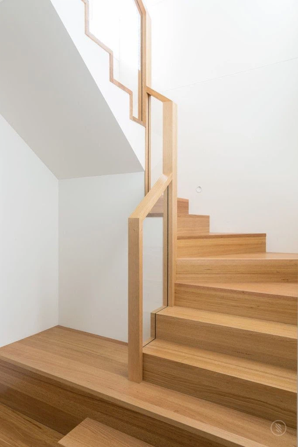 Những mẫu tay vịn cầu thang gỗ đẹp cho không gian sống hiện đại trong năm  2021 | Đồ gỗ Thạch Thất, cửa gỗ cho ngôi nhà bạn